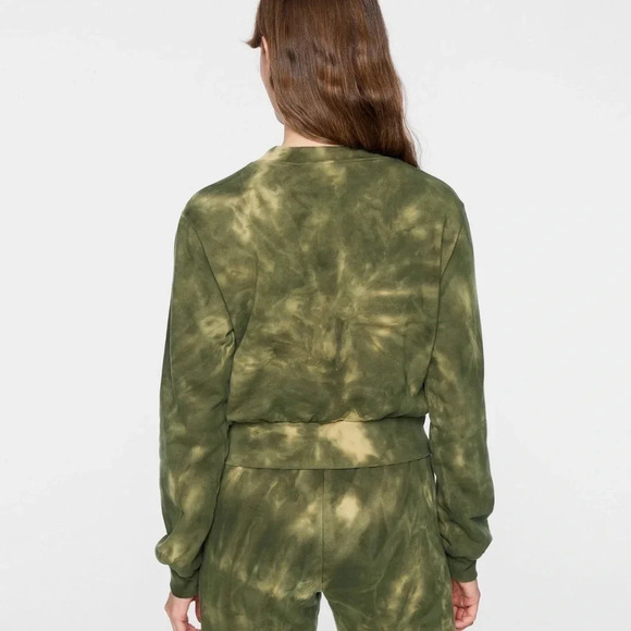 Pam & Gela Tie Dye Crop Sweatshirt, olive - Picture 3 of 8